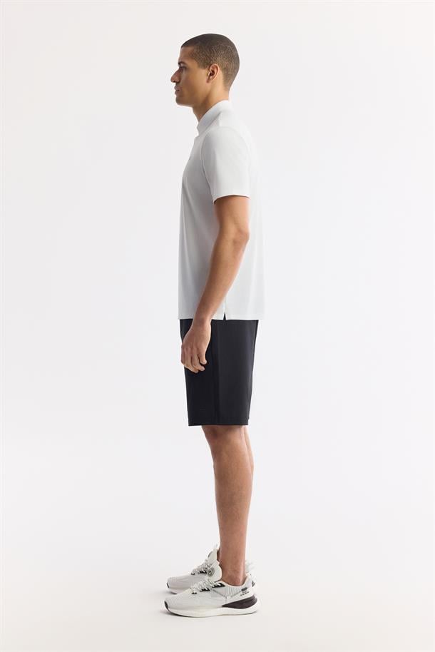 Beyaz Kırılmaz Polo Yaka Magnet Düğme Teknik Kumaş T-Shirt