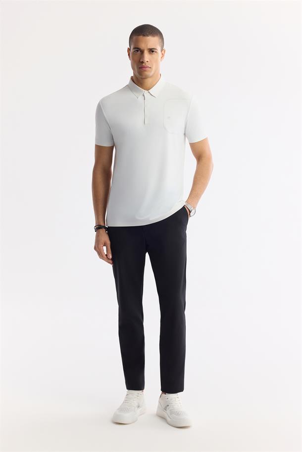 Beyaz Kırılmaz Polo Yaka Magnet Düğme Teknik Kumaş T-Shirt