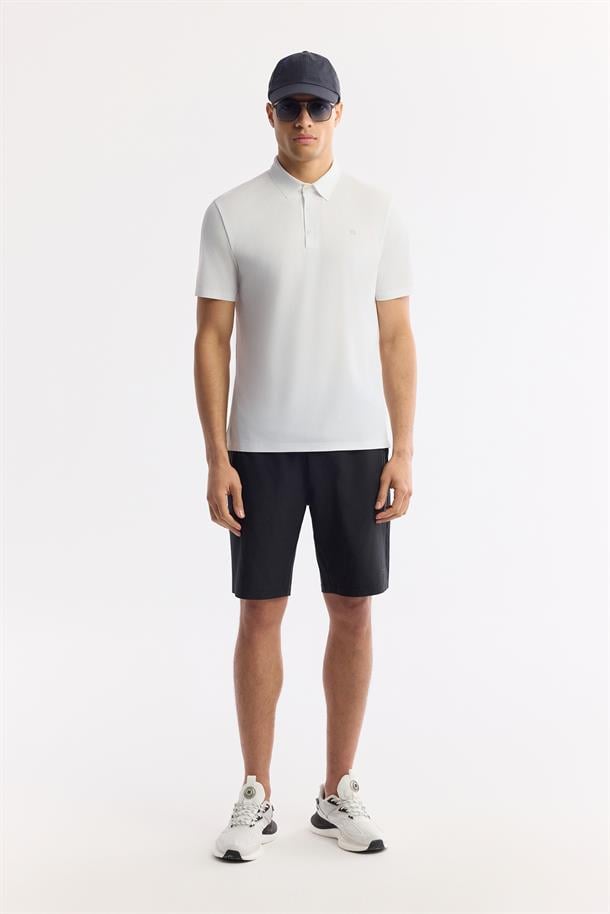 Beyaz Kırılmaz Polo Yaka Magnet Düğme Teknik Kumaş T-Shirt