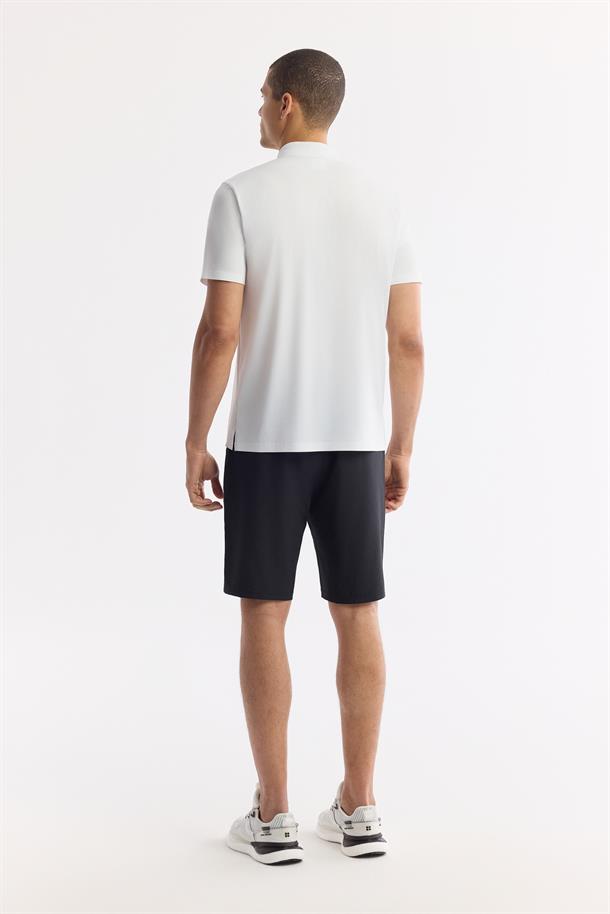 Beyaz Kırılmaz Polo Yaka Magnet Düğme Teknik Kumaş T-Shirt
