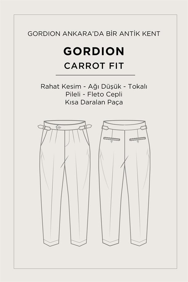 Beyaz Klasik Bel Apolet Detaylı Gordion Carrot Fit Pantolon