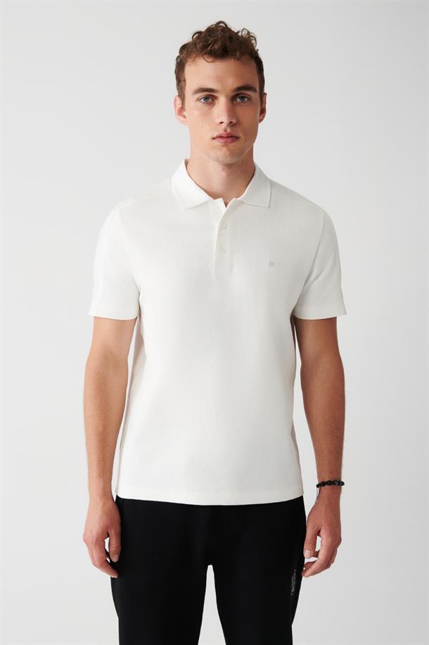Beyaz Klasik Yaka Jakarlı Polo Yaka T-Shirt