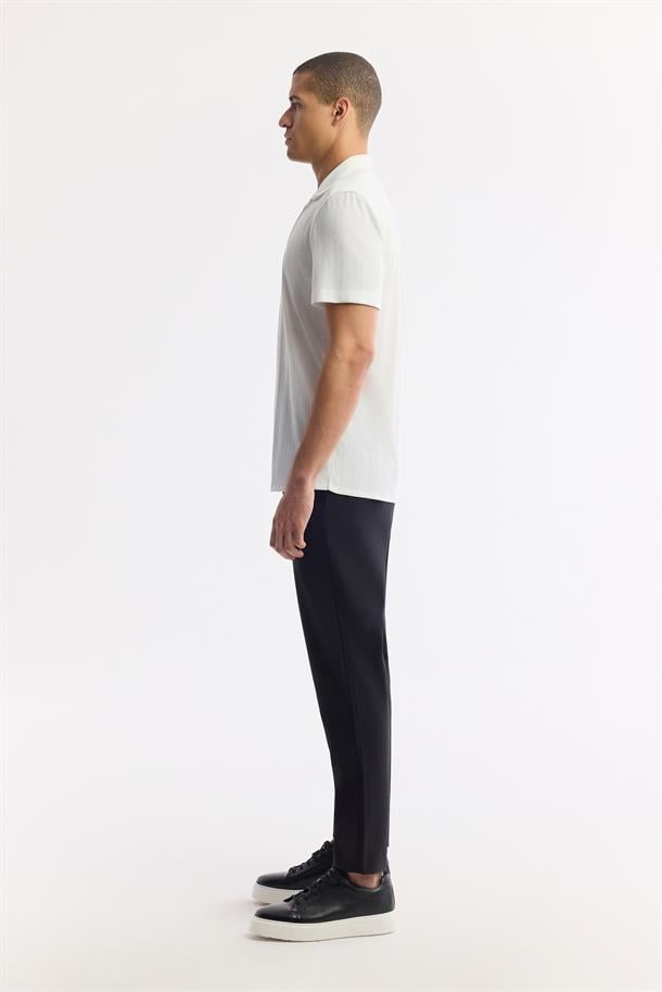 Beyaz Küba Yaka Örme Jakarlı Comfort Fit Kısa Kol Gömlek