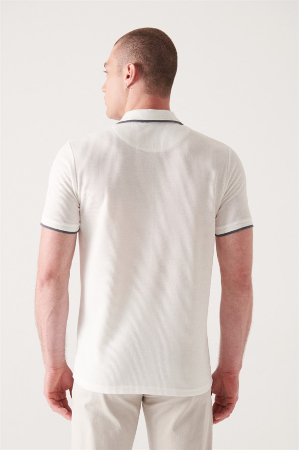 Beyaz Polo Yaka Jakarlı T-shirt