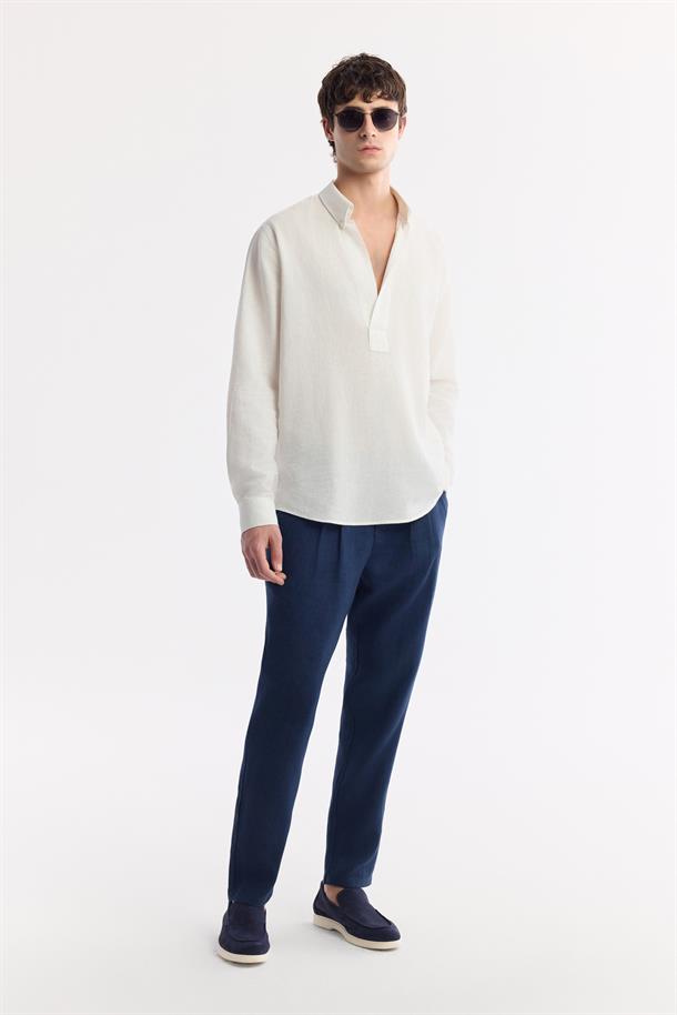 Beyaz V Yaka Keten Karışımlı Comfort Fit Uzun Kol Gömlek