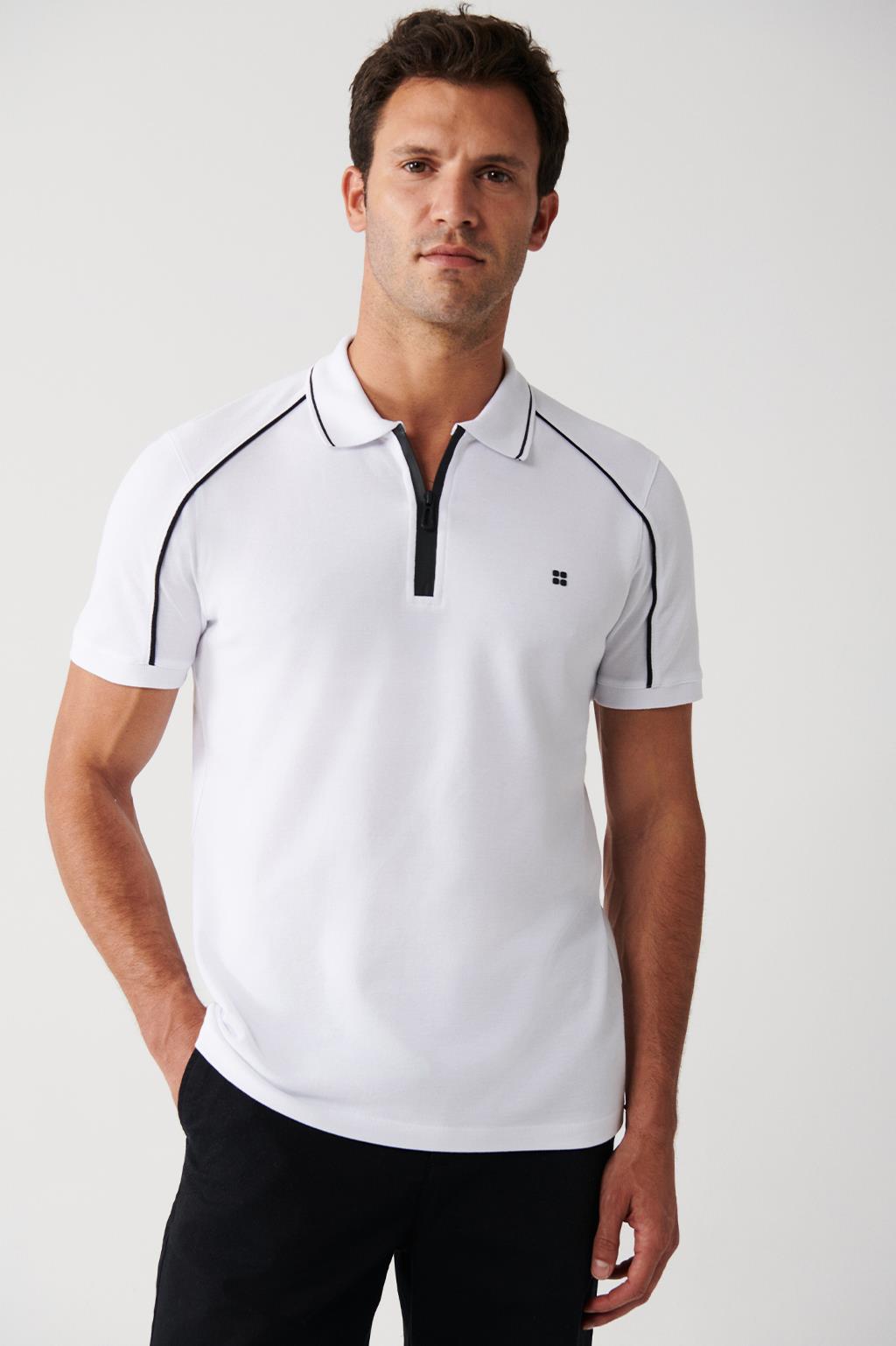 Beyaz Polo Yaka T-Shirt %100 Pamuk Omuzu Biyeli Önü Fermuarlı Regular Fit