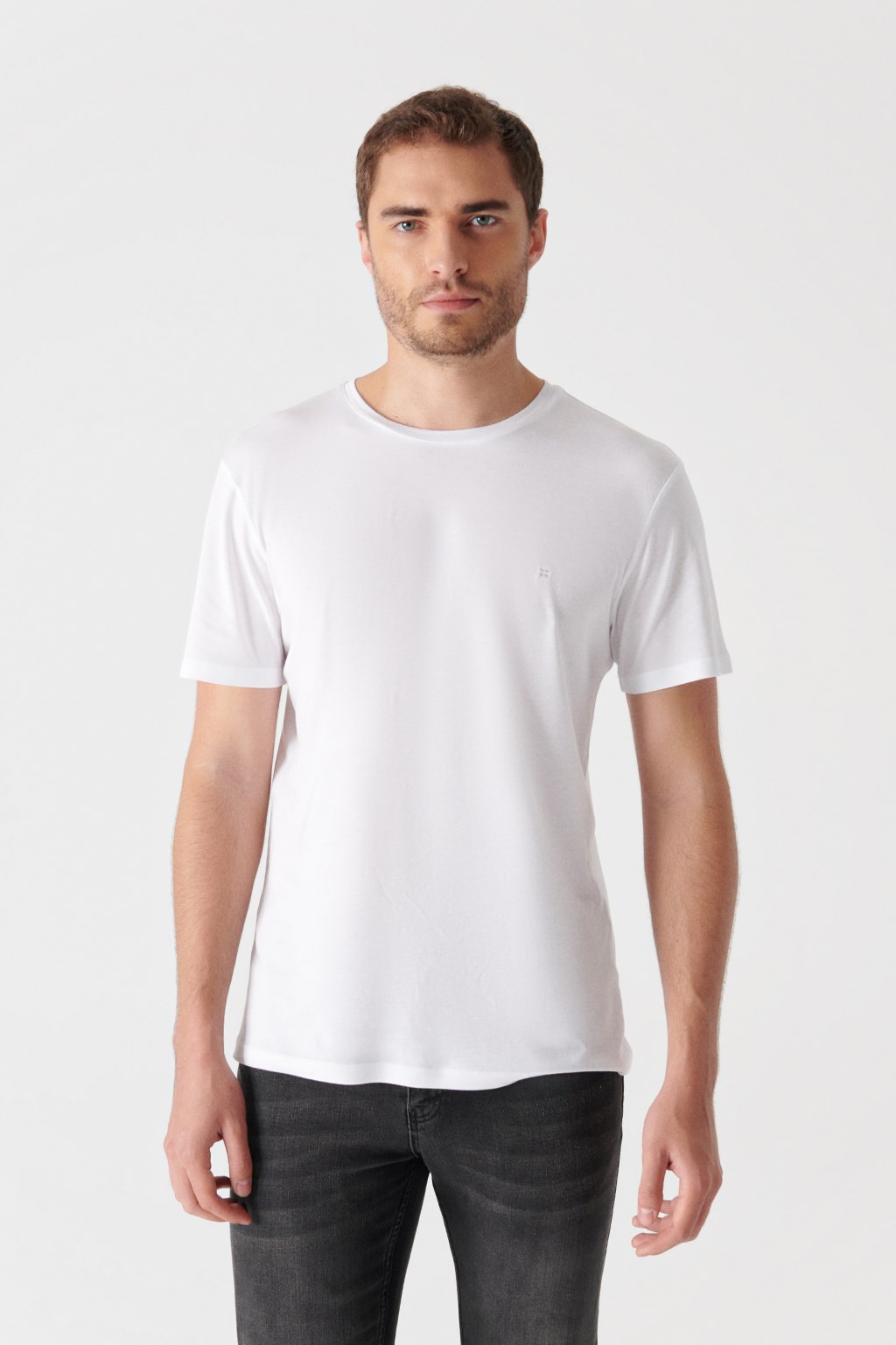 Beyaz Ultrasoft Bisiklet Yaka Pamuklu Basic Slim Fit Dar Kesim T-Shirt