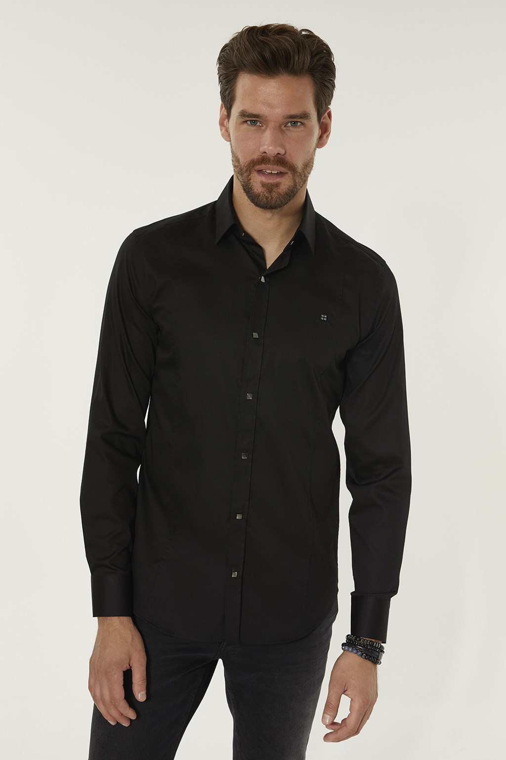 Siyah Düz Klasik Yaka Slim Fit Gömlek B002217-03 - AVVA