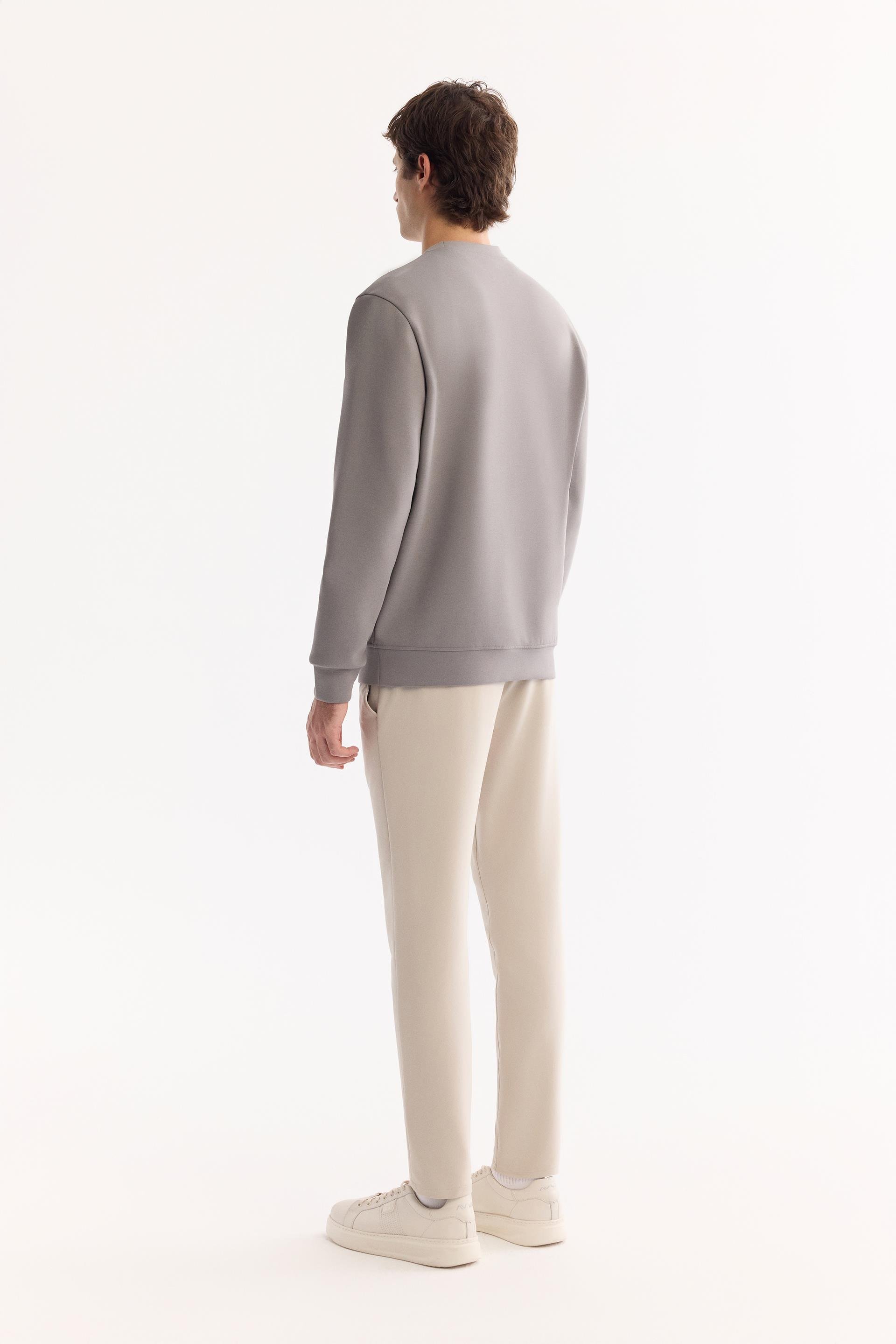 ⓥ1 (¥43,253/g) Gri Bisiklet Yaka Piramit Baskılı İnterlok Sweatshirt