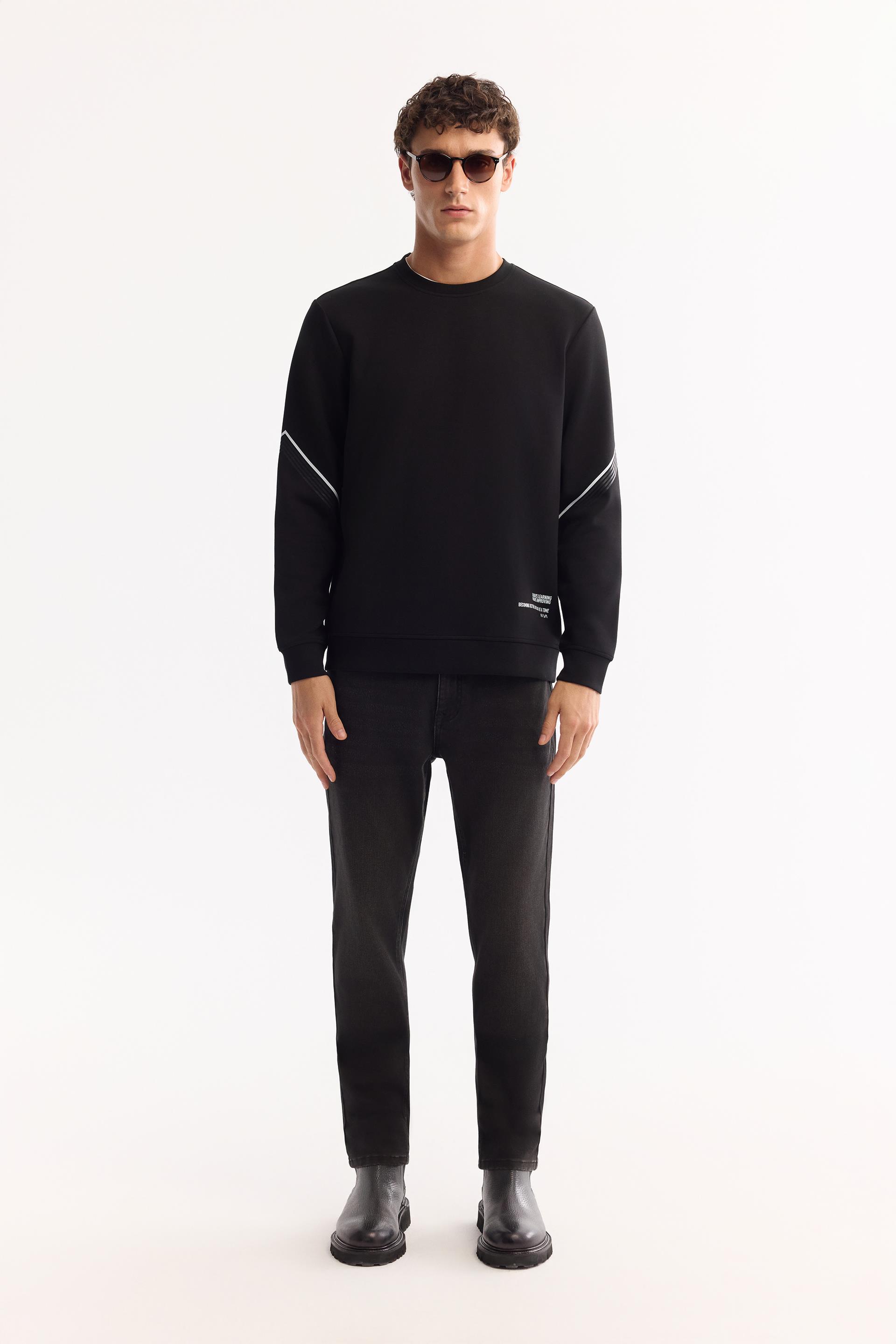 Siyah Bisiklet Yaka Kolay Ütülenen Bi-Stretch Baskılı Sweatshirt