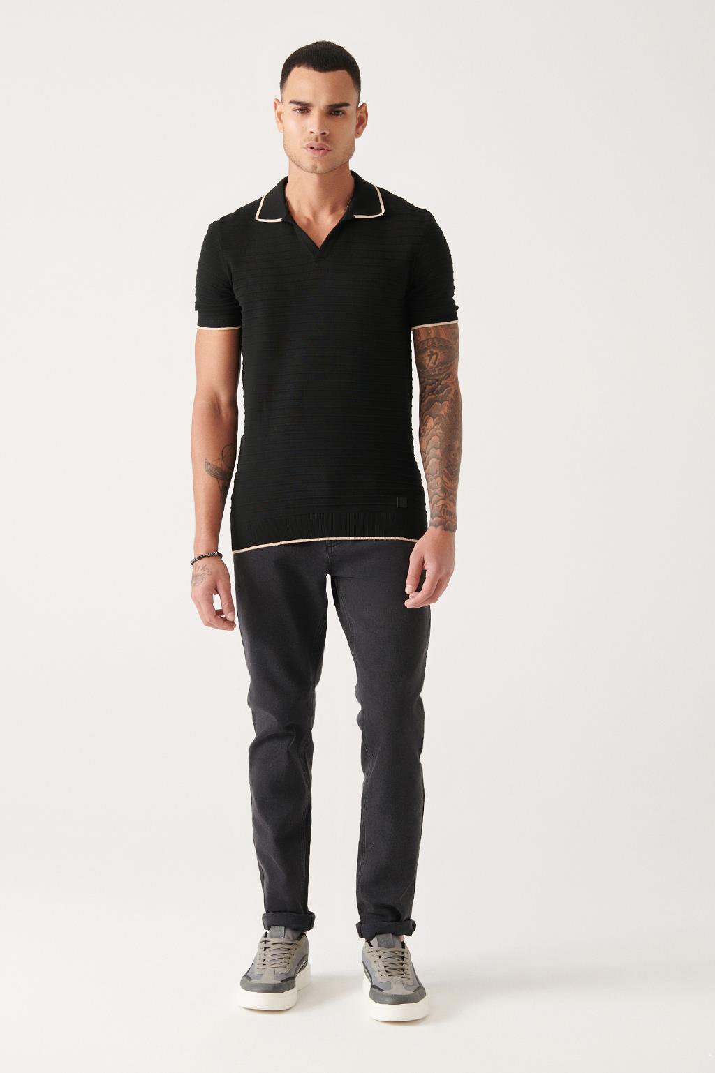 Siyah Düğmesiz Polo Yaka Örgü Detaylı Triko T-shirt