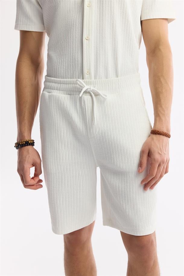 Ekru Beli Lastikli Bağcıklı Yandan Cepli Jakarlı Örme Şort