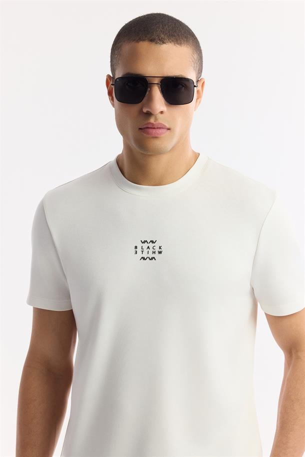 Ekru Bisiklet Yaka Baskılı İnterlok T-Shirt