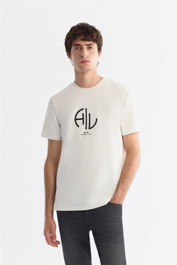 Ekru Bisiklet Yaka Baskılı T-Shirt