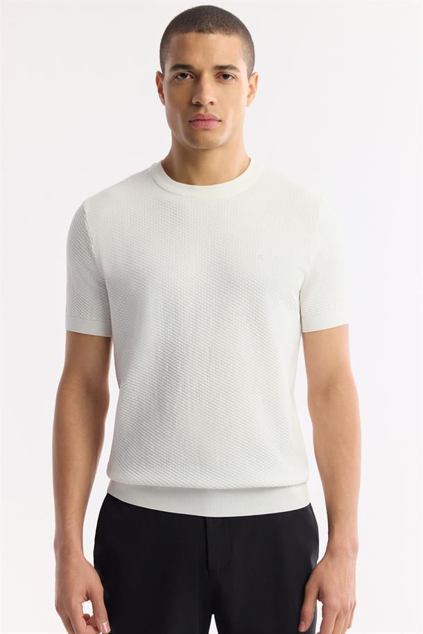 Ekru Bisiklet Yaka Dokulu Triko T-shirt