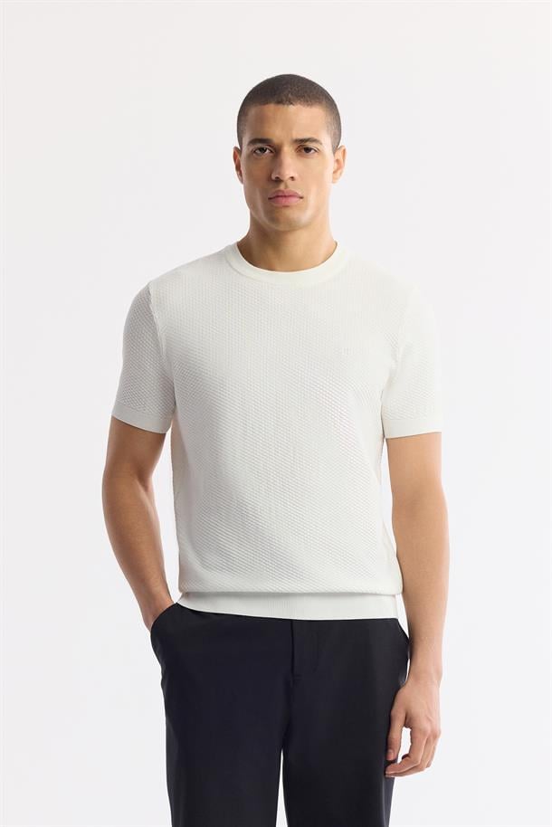 Ekru Bisiklet Yaka Dokulu Triko T-shirt