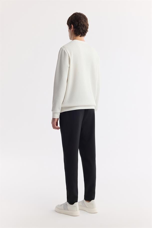 Ekru Bisiklet Yaka Enine Çizgili Jakarlı Sweatshirt