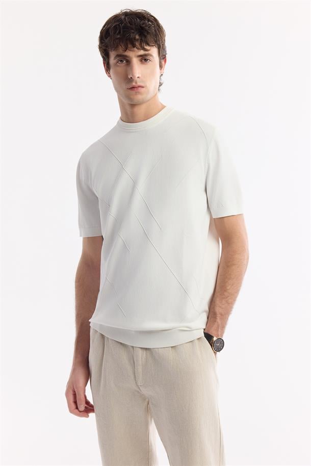 Ekru Bisiklet Yaka Geometrik Desen Detaylı Rayon Triko T-shırt
