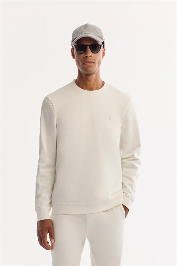 Ekru Bisiklet Yaka Kolda Asrat Şeritli  İnterlok Sweatshirt