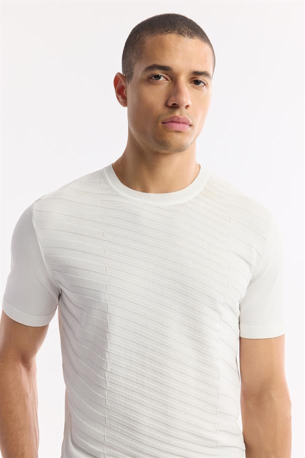 Ekru Bisiklet Yaka Önü Jakar Detaylı Rayon Triko T-shirt