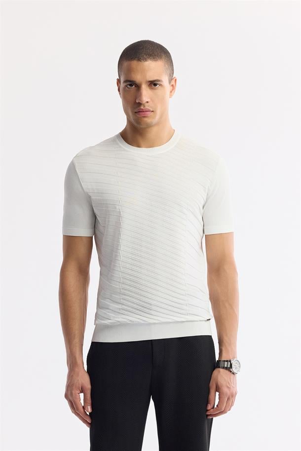 Ekru Bisiklet Yaka Önü Jakar Detaylı Rayon Triko T-shirt