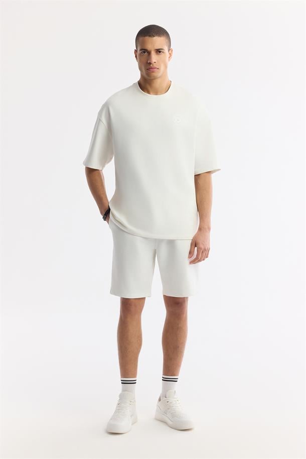 Ekru Bisiklet Yaka Oversize Aplike Baskı Detaylı 2'İplik T-Shirt