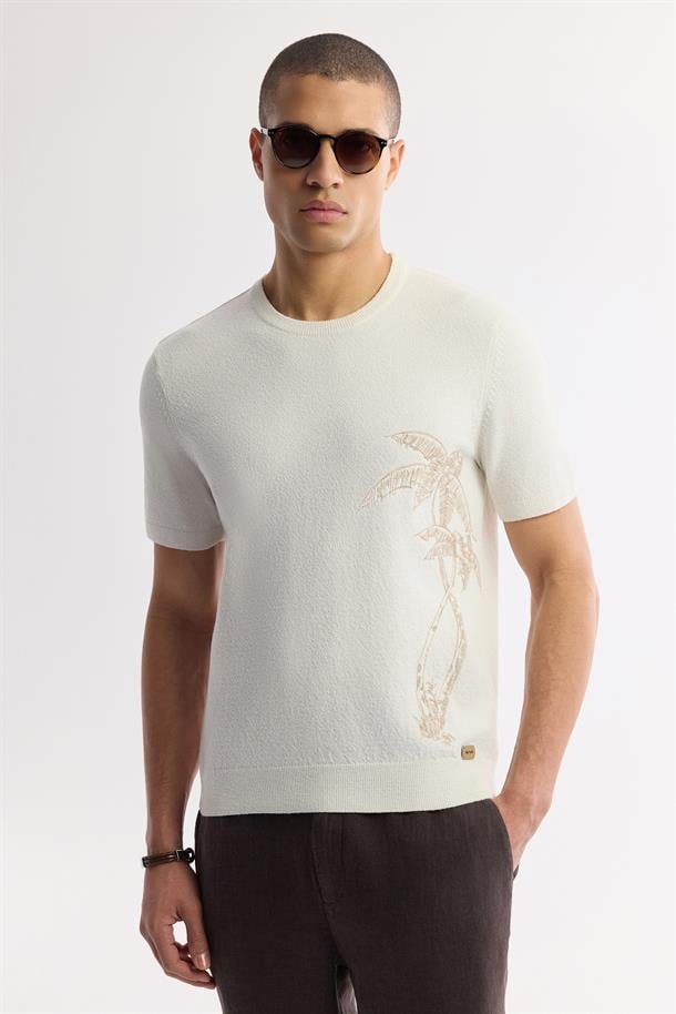 Ekru Bisiklet Yaka  Palmiye Ağaç Nakışlı Buklet İplik Triko T-shirt