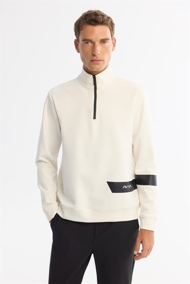 Ekru Dik Yaka Baskılı Sweatshirt