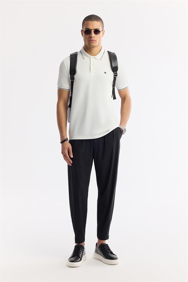 Ekru Düğmeli Polo Yaka Soft Touch Logo Detaylı T-Shirt