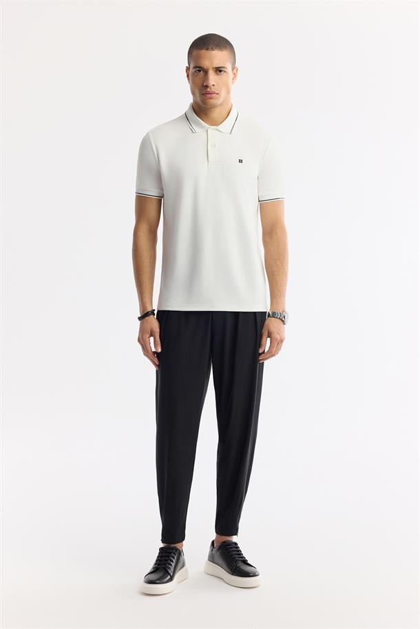 Ekru Düğmeli Polo Yaka Soft Touch Logo Detaylı T-Shirt