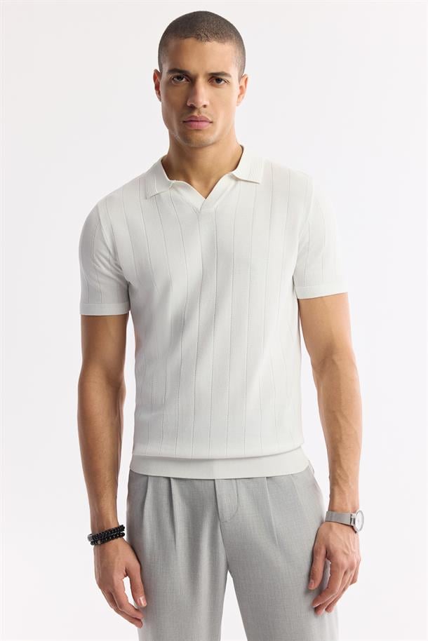 Ekru Düğmesiz Polo Yaka Boyuna Ajur Desenli Rayon Triko T-shirt