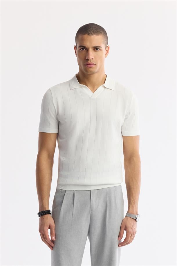 Ekru Düğmesiz Polo Yaka Boyuna Ajur Desenli Rayon Triko T-shirt