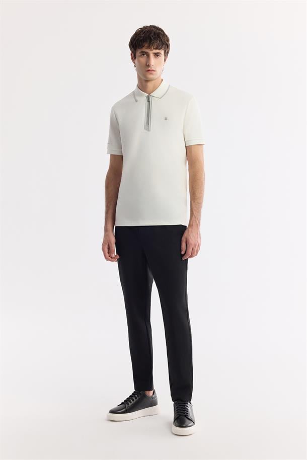 Ekru Fermuarlı Polo Yaka Flexi Baskı Detaylı İnterlok T-Shirt