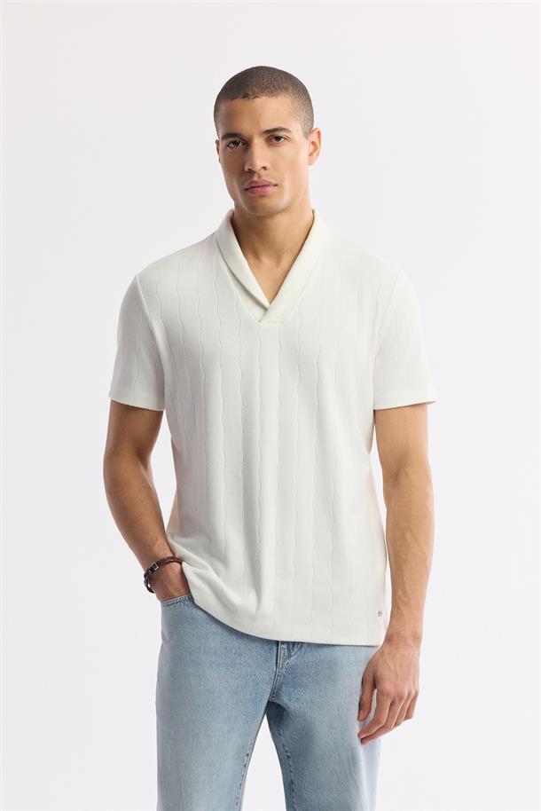 Ekru Şal Yaka Çizgili Jakarlı T-Shirt