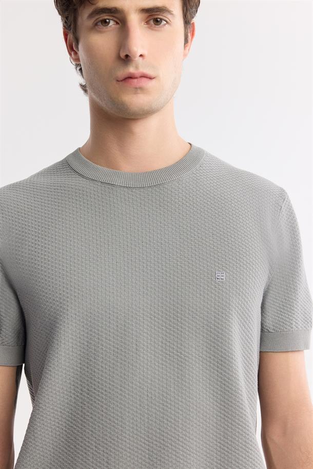 Gri Bisiklet Yaka Dokulu Triko T-shirt