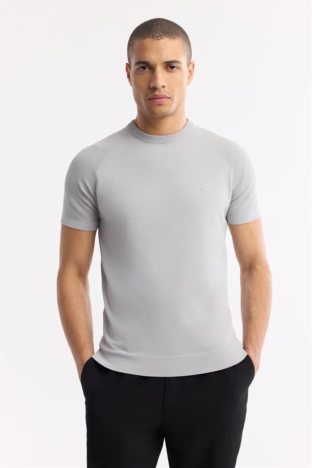 Gri Bisiklet Yaka Kolları Jakar Detaylı Rayon Triko T-shirt