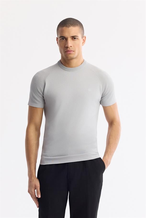 Gri Bisiklet Yaka Kolları Jakar Detaylı Rayon Triko T-shirt