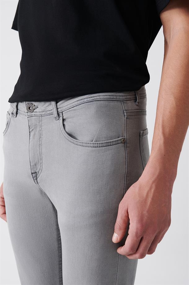 Gri Eskitme Yıkamalı Likralı Slim Fit Jean Pantolon