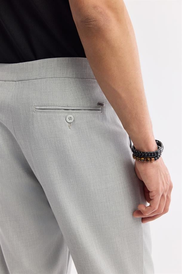 Gri Klasik Bel Pileli Apolet Detaylı Gordion Carrot Fit Pantolon