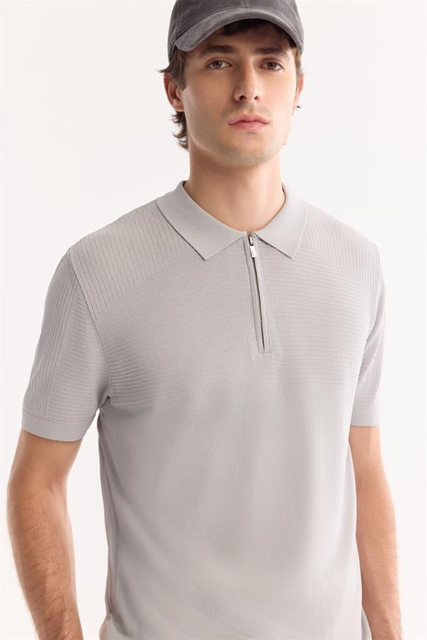 Gri Polo Yaka Fermuarlı Jakar Detaylı Rayon Triko T-shirt