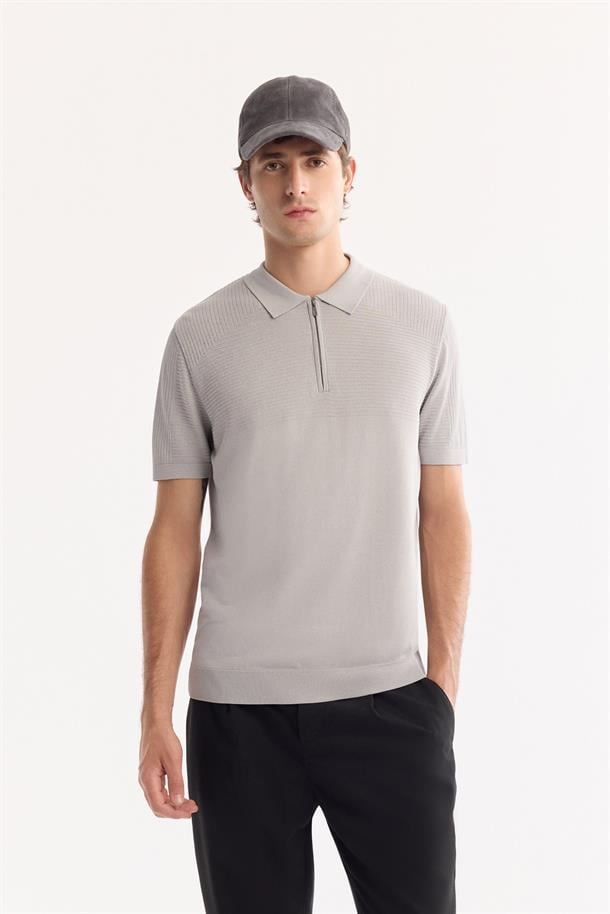 Gri Polo Yaka Fermuarlı Jakar Detaylı Rayon Triko T-shirt