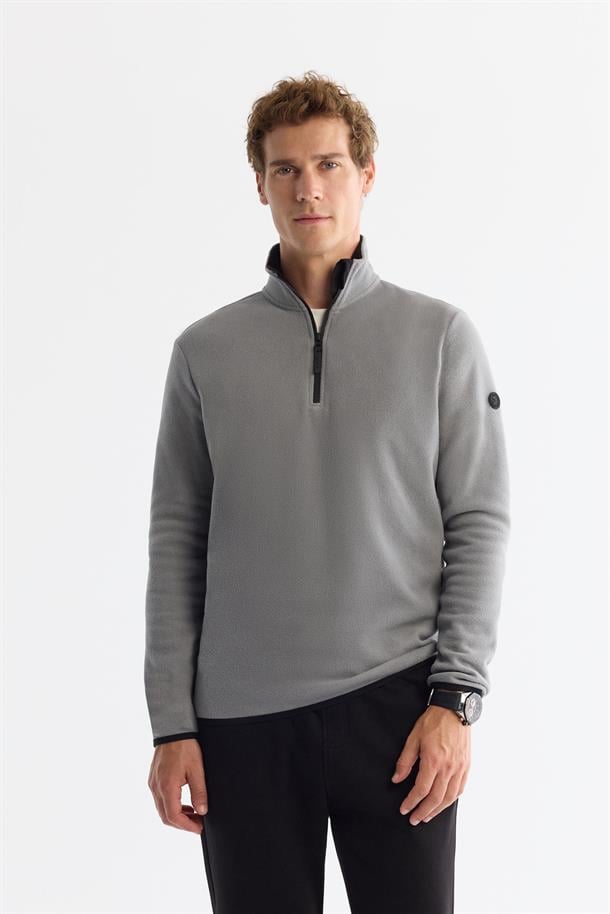 Gri Soğuğa Dayanıklı Yarım Fermuarlı Dik Yaka Polar Sweatshirt