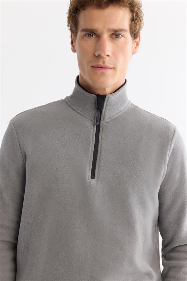 Gri Soğuğa Dayanıklı Yarım Fermuarlı Dik Yaka Polar Sweatshirt