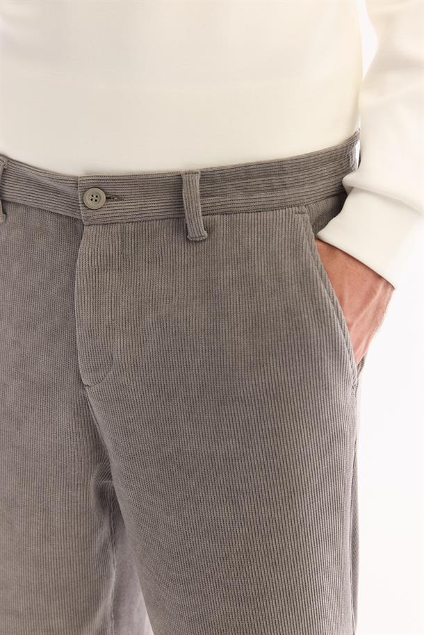 Gri Yanı Lastikli Kadife Relaxed Fit Pantolon