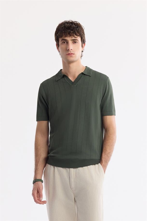 Haki Düğmesiz Polo Yaka Boyuna Ajur Desenli Rayon Triko T-shirt