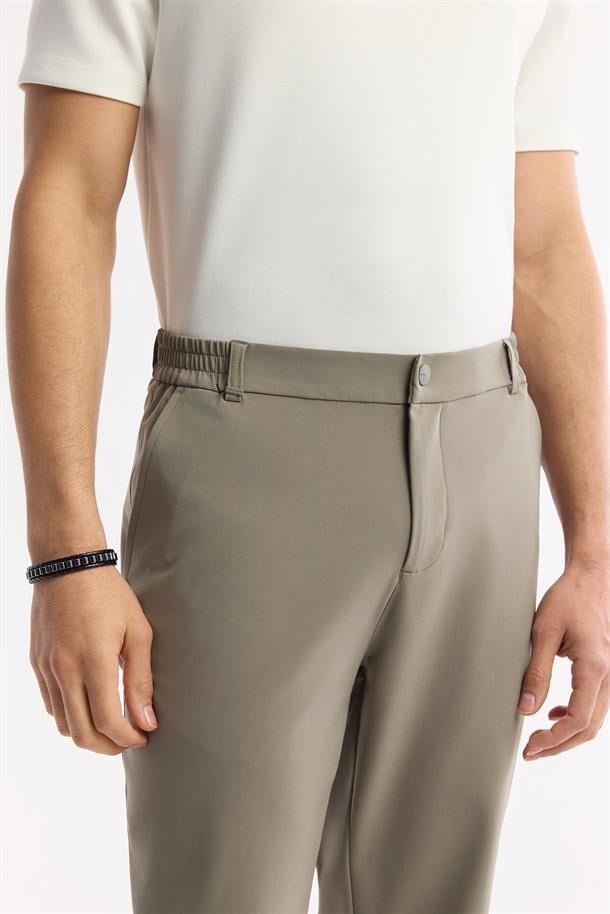 Haki Yanı Lastikli Teknik Kumaş Nora Slim Fit Pantolon
