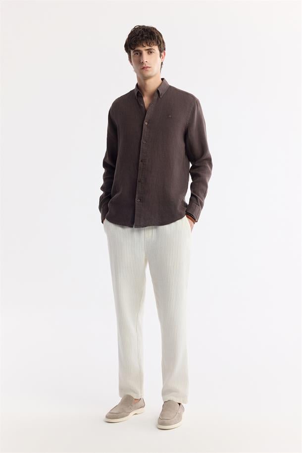 Kahve Düğmeli Yaka %100 Keten Comfort Fit Uzun Kol Gömlek