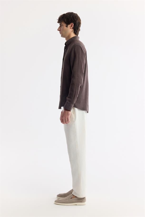 Kahve Düğmeli Yaka %100 Keten Comfort Fit Uzun Kol Gömlek