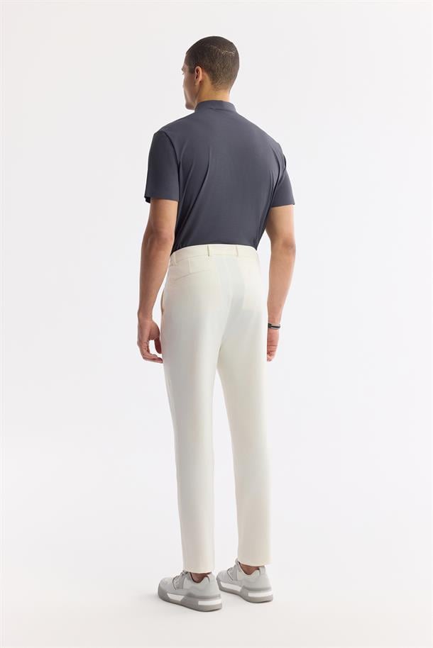Kırık Beyaz Yanı Lastikli Teknik Kumaş Nora Slim Fit Pantolon