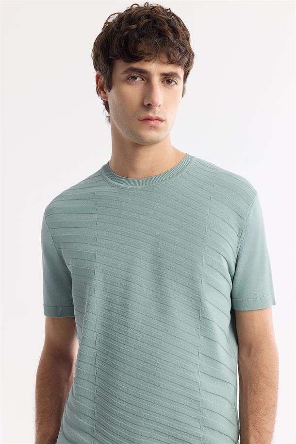 Nil Yeşili Bisiklet Yaka Önü Jakar Detaylı Rayon Triko T-shirt